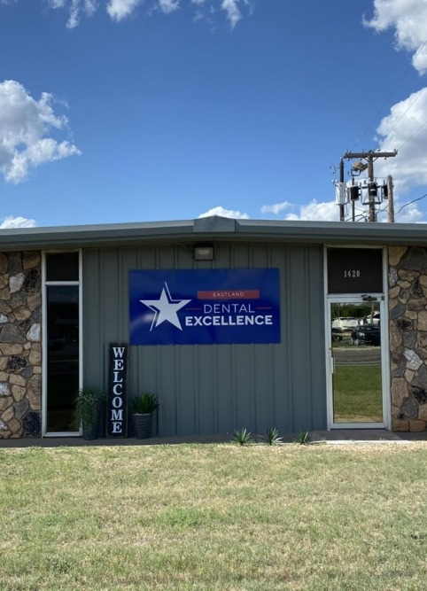 Exterior of dental office in Eastland