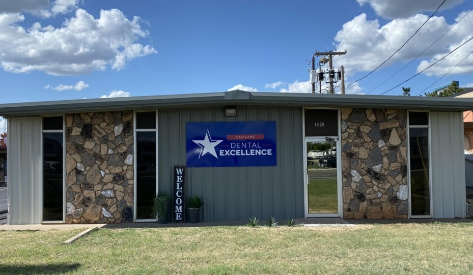 Exterior of dental office in Eastland