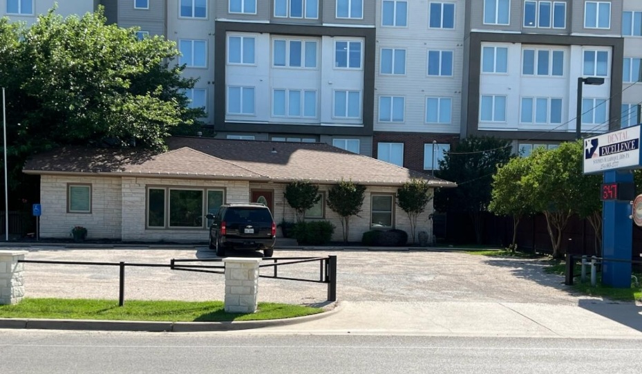 Exterior of Stephenville dental office building